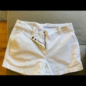 White Vineyard Vines Shorts